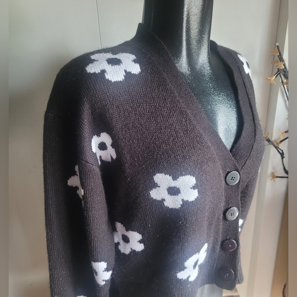 Streetwear Society Black Cropped Cardigan with White Floral Designs S - Picture 3 of 7